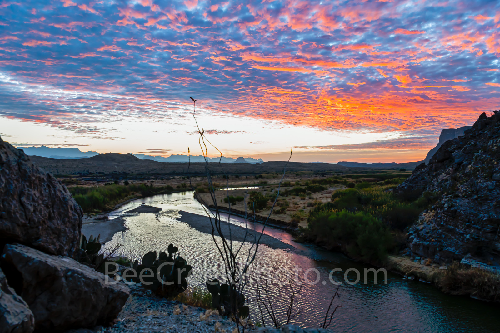 Santa Elena Canyon, sunrise, rays, Big Bend National Park, Rio Grande river, down stream, gulf, Mexico, Texas landscape, landscape, Big Bend, texan, texas, Chihuahuan Desert, cactus, cacti